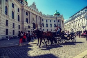 assistant-river-cruise-in-austria-vienna