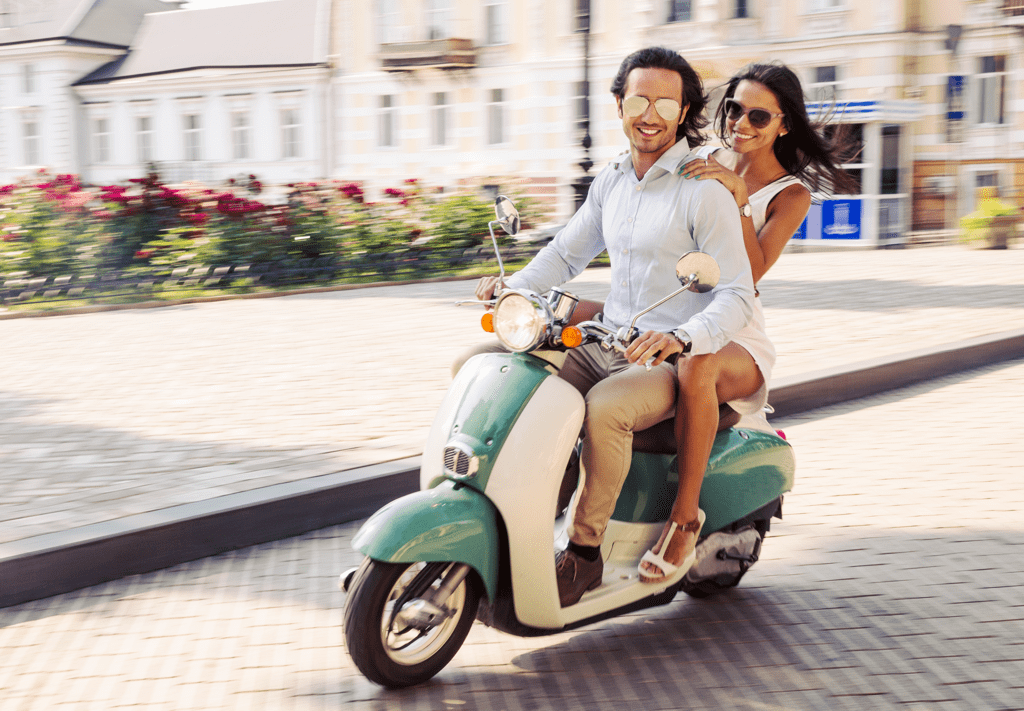 Vespa Tour Paris - AssistAnt Travel