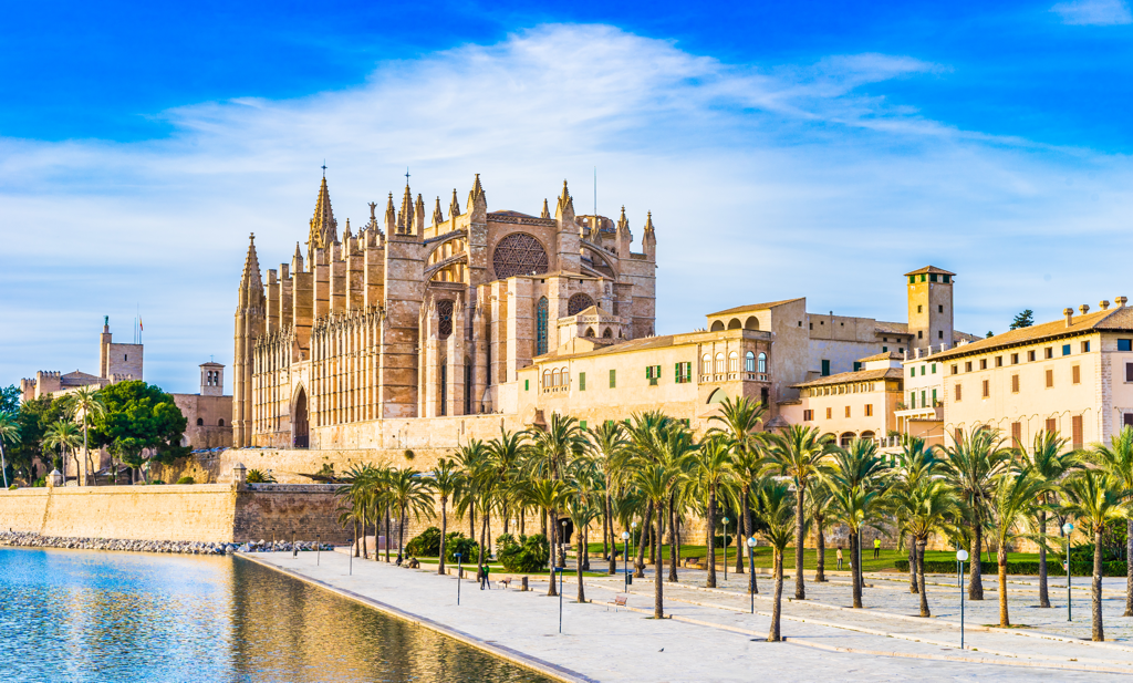 Santa Maria Cathedral Palma de Mallorca - AssistAnt Travel